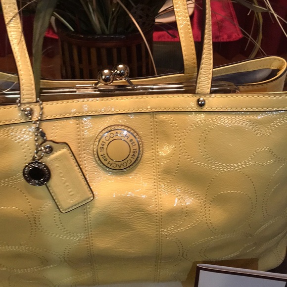 💜Yellow Large Patent Leather Coach Satchel💜 - Picture 2 of 8